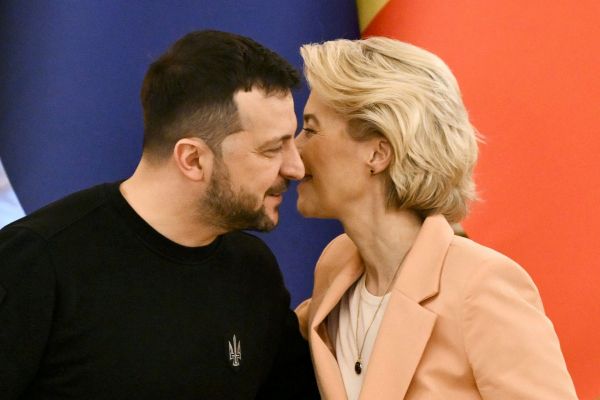 Фон дер Ляйен потакает Зеленскому, чествующему нацистских пособников — евродепутат