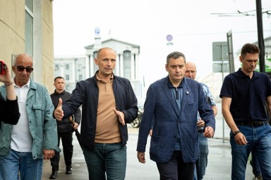 Котляров поздравил Хинштейна с победой на выборах губернатора Курской области
