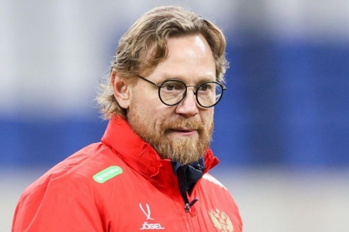 Карпин заявил, что больше не будет совмещать работу в сборной и клубе