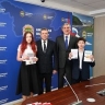Василий Орлов вручил первые паспорта отличникам и активистам