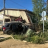 В Якутске пьяный водитель внедорожника врезался в здание магазина
