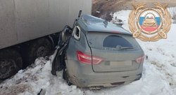 Водитель и пассажир "Весты" погибли в аварии с фурами