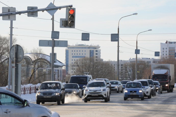 Ярославцам рекомендовали отказаться от автомобилей из-за гололеда Ярославцам рекомендовали отказаться от автомобилей из-за гололеда