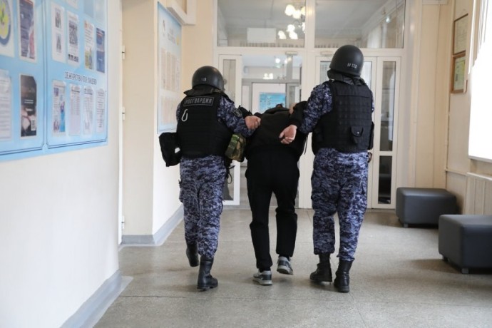 В Магнитогорске силовиков заметили около учебного заведения