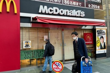 McDonald's завалили выброшенной едой