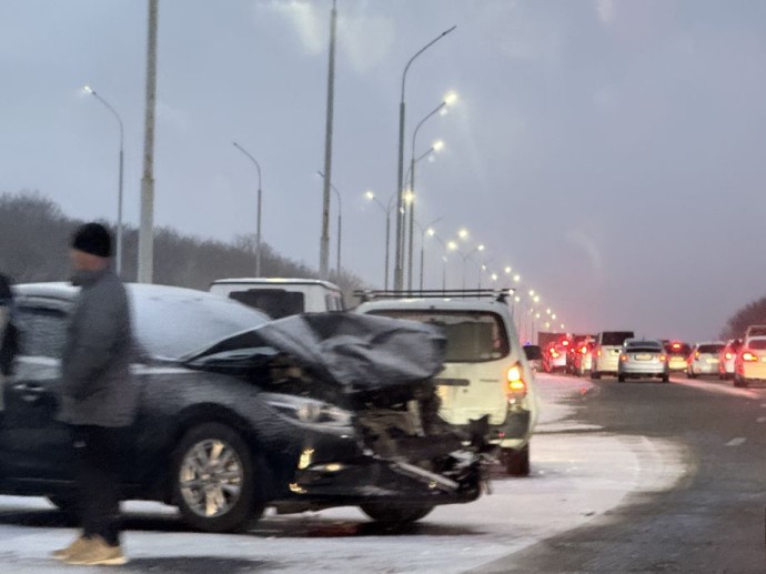 Кошмар на федеральной трассе под Уссурийском: от «Пассо» до «Гелендвагена» – все в ловушке