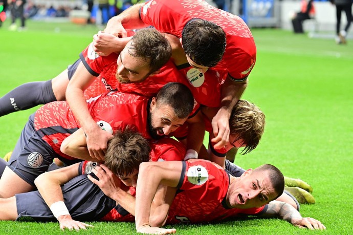 Четыре клуба интересуются Пестряковым — «Акрон» готов отпустить игрока за миллиард рублей Четыре клуба интересуются Пестряковым — «Акрон» готов отпустить игрока за миллиард рублей