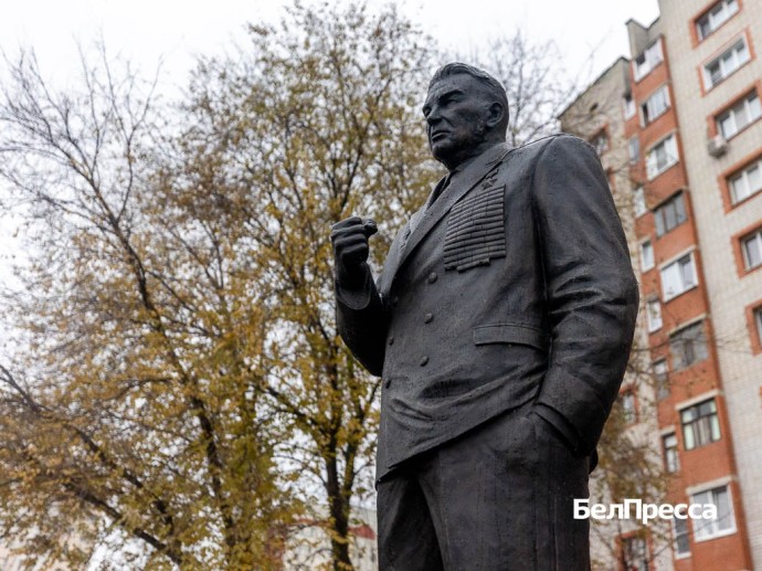 Больше чем боевое братство. В Губкине установили памятник генералу армии Василию Маргелову Больше чем боевое братство. В Губкине установили памятник генералу армии Василию Маргелову