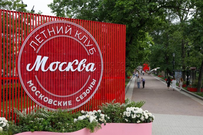 Более 10 тыс. человек участвовали в заездах по сим-рейсингу на Тверском бульваре