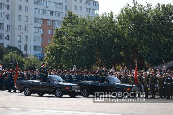 В Приднестровье 35-летие независимости отметили военным парадом