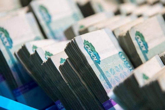 Валютные качели: почему рубль резко дешевеет и отыгрывает падение
