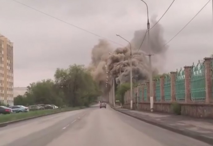 В Магнитогорске загорелся автосервис