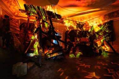 Гости Петергофа могут до конца года бесплатно ознакомиться с иммерсивным проектом «Подвиг возрождения»