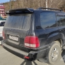 Неизвестный врезался в Lexus LX470 и уехал с места ДТП в Южно-Сахалинске