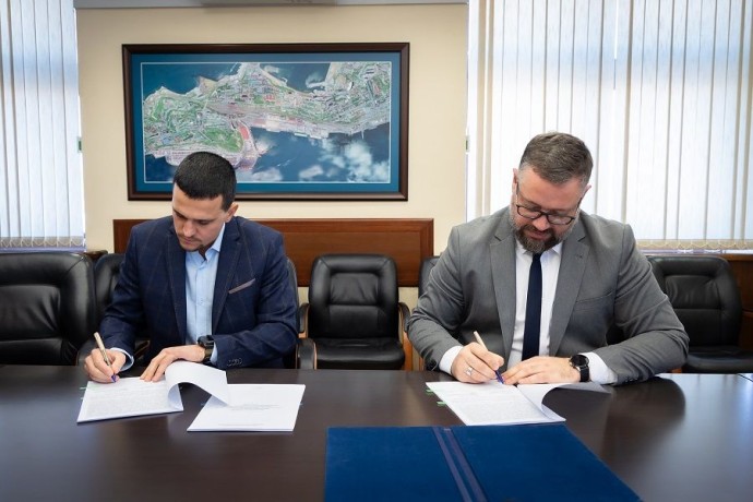 Владивостокский морской торговый порт продлил коллективный договор сразу на два года Владивостокский морской торговый порт продлил коллективный договор сразу на два года