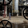Переработку нефти задумали сократить из-за конфликта на Ближнем Востоке