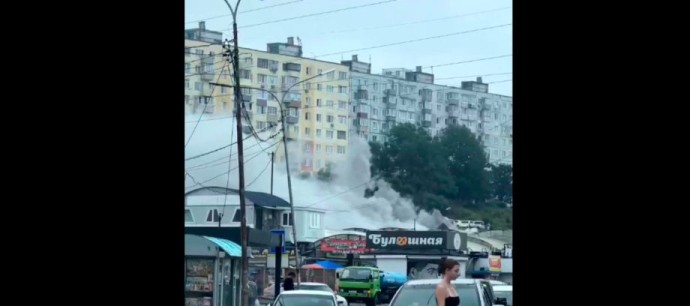 Рынок на Тихой во Владивостоке горит