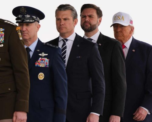 Трамп опять встречает трупы американских солдат с Ближнего Востока Трамп опять встречает трупы американских солдат с Ближнего Востока