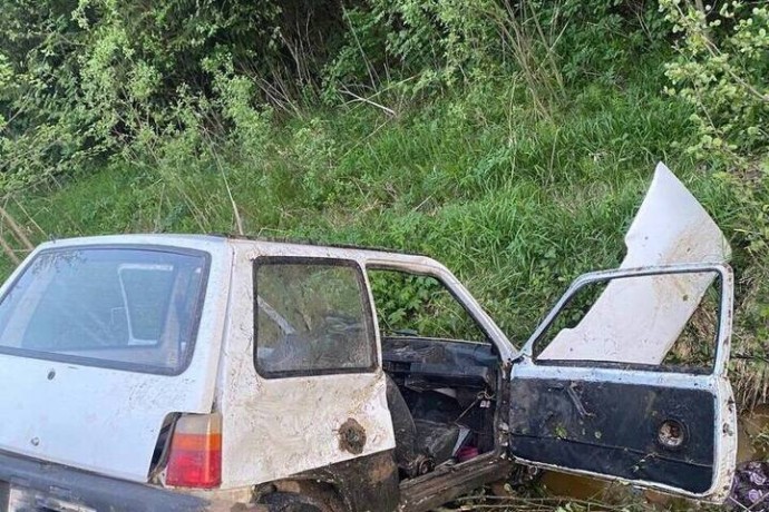 Под Тверью машина съехала в кювет, есть пострадавший