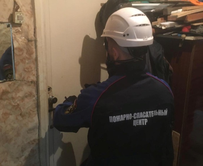 Пензенские спасатели вскрыли квартиру на Южной Поляне