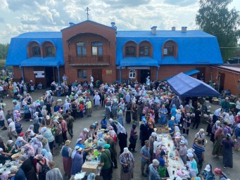 Участники крестного хода вернулись в Киров