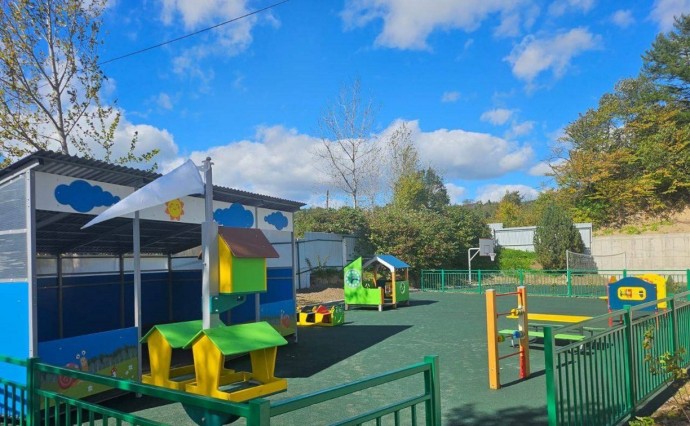 Территорию детсада в Корсакове отремонтировали после обращения в Генпрокуратуру