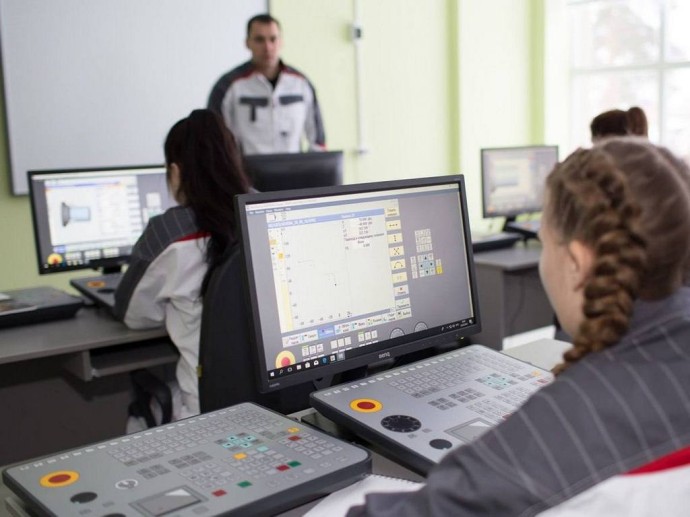 «ОМК Энергомаш» помогает готовить будущие кадры в школах Белгорода «ОМК Энергомаш» помогает готовить будущие кадры в школах Белгорода