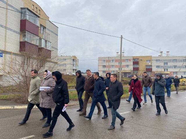 Представители руководства республики обсудили с жителями микрорайона «Восточный» решение проблемных вопросов Представители руководства республики обсудили с жителями микрорайона «Восточный» решение проблемных вопросов