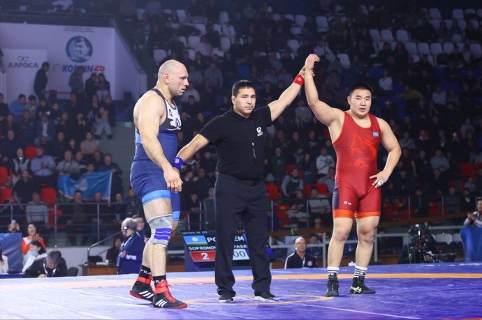 Якутский борец Никита Софронов сенсационно одолел фаворита из Кемерово на турнире Коркина Якутский борец Никита Софронов сенсационно одолел фаворита из Кемерово на турнире Коркина