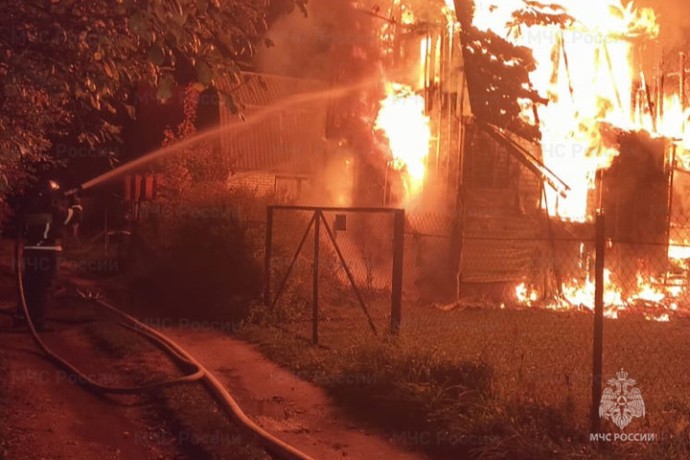 Ночью под Тарусой полыхал дачный дом