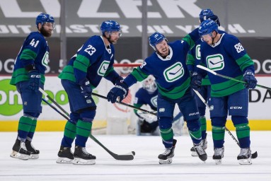 «Ванкувер» в гостях обыграл «Анахайм» и прервал серию из трёх поражений кряду