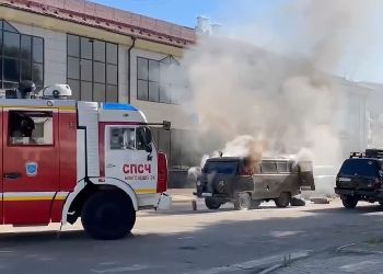 В центре Благовещенска вспыхнул УАЗ