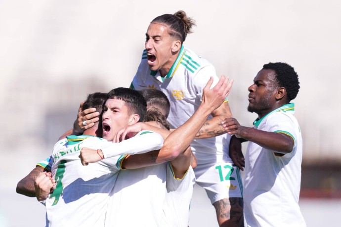 «Рома» на своём поле обыграла «Удинезе» и вышла в лидеры Серии А «Рома» на своём поле обыграла «Удинезе» и вышла в лидеры Серии А