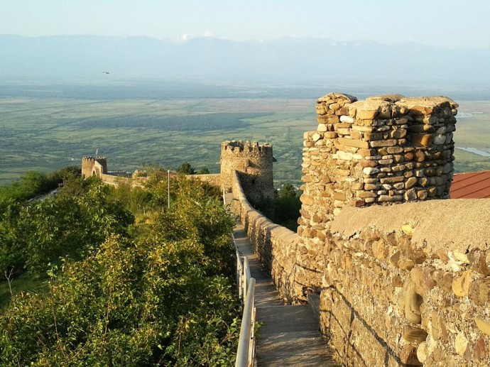 Места, где горы поют, а вино льётся рекой: Грузия, какой её не показывают туристам Места, где горы поют, а вино льётся рекой: Грузия, какой её не показывают туристам