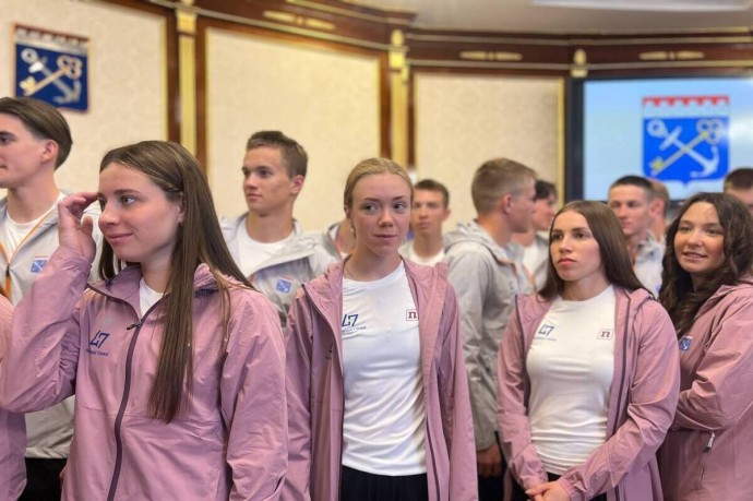Губернатор Дрозденко встретился с обновленной сборной по лыжным гонкам