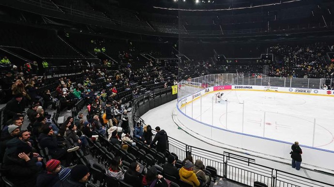 Дырка во льду хоккейной арены Олимпиады-2026 прервала первый тестовый матч