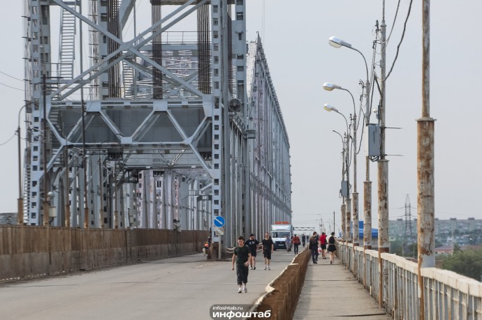 На Старом мосту Астрахани запускают реверсивное движение
