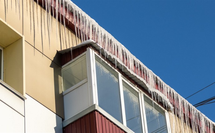 В Южно-Сахалинске усилен контроль за очисткой крыш от снега и наледи В Южно-Сахалинске усилен контроль за очисткой крыш от снега и наледи