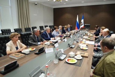 Александр Дронов встретился с Почётными гражданами Новгородской области
