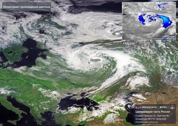 «Роскосмос» опубликовал снимок обрушившегося на Москву циклона