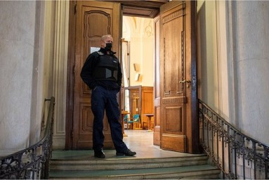 В Европе сирийский подросток перерезал горло туристу у мемориала Холокосту