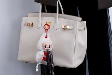 Владелец бренда Labubu стал богаче основателя «Лукойла»