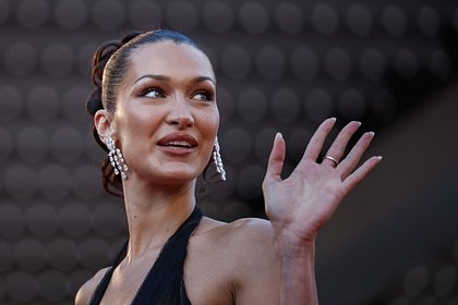 Белла Хадид разместила фото в купальнике