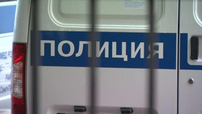 В Металлострое мужчина избил, а после изнасиловал соседку по коммуналке