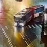 Водителю автобуса, который сбил на переходе мать с ребенком, грозит до пяти лет лишения свободы