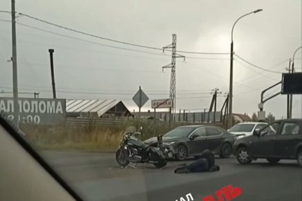 В результате ДТП на окружной дороге в Ярославле пострадал мотоциклист