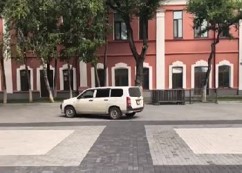 В Благовещенске нашли водителей, нарушивших ПДД на площади Победы