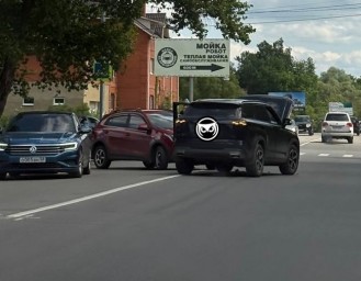 На улице Измайлова в Пензе образовался затор из-за ДТП