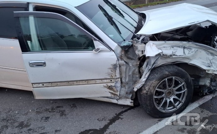 Пьяная девушка с двумя детьми в салоне устроила массовое ДТП на Сахалине