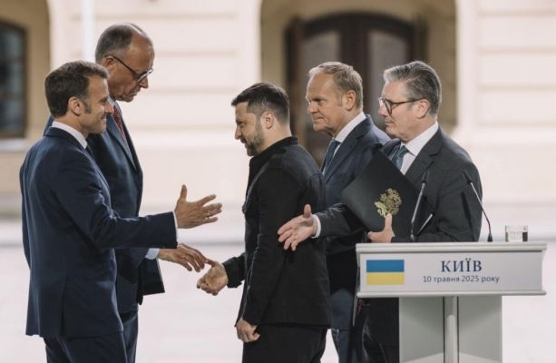 Первым делом самолёты: Медведев задался вопросами на фоне скандала на Украине Первым делом самолёты: Медведев задался вопросами на фоне скандала на Украине